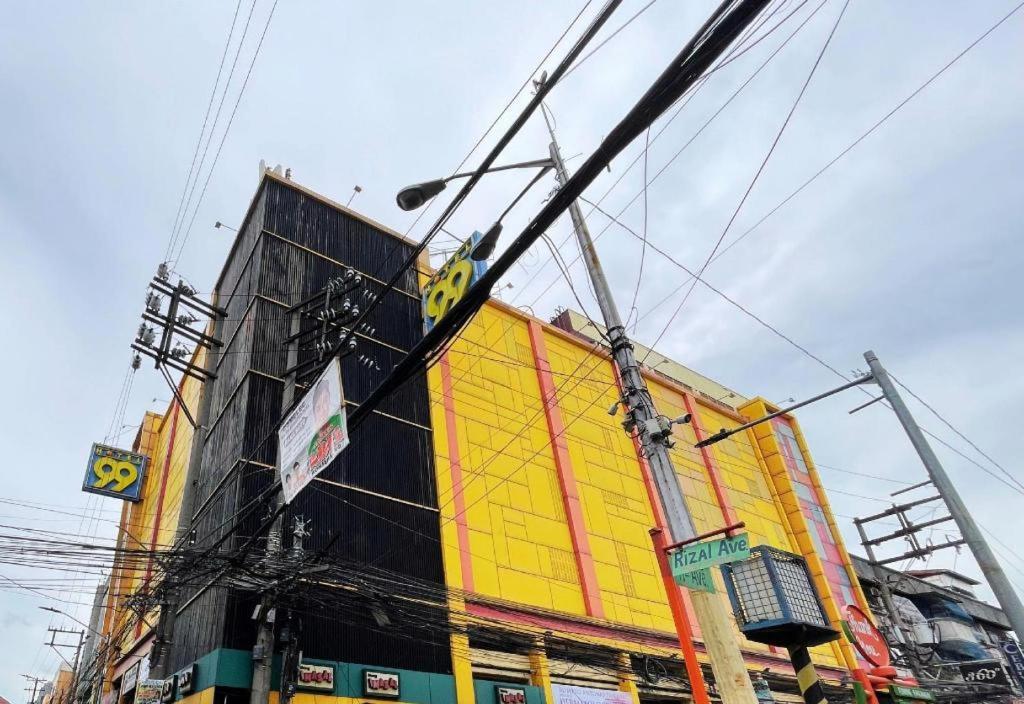 Hotel 99 Monumento Caloocan Exterior photo