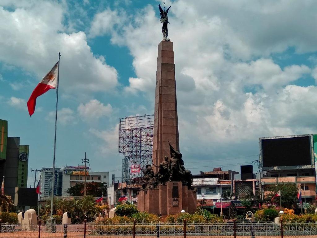 Hotel 99 Monumento Caloocan Exterior photo